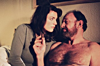 Manuela (Christine Neubauer) and Koballa (Michael Mendl) in search of the past. Ein schöner Tag (A beautyful day) © 2005 Lanapul Film